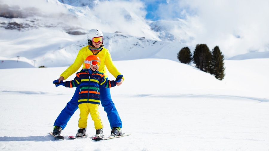 Dziecko na nartach – od jakiego wieku może zacząć jazdę?