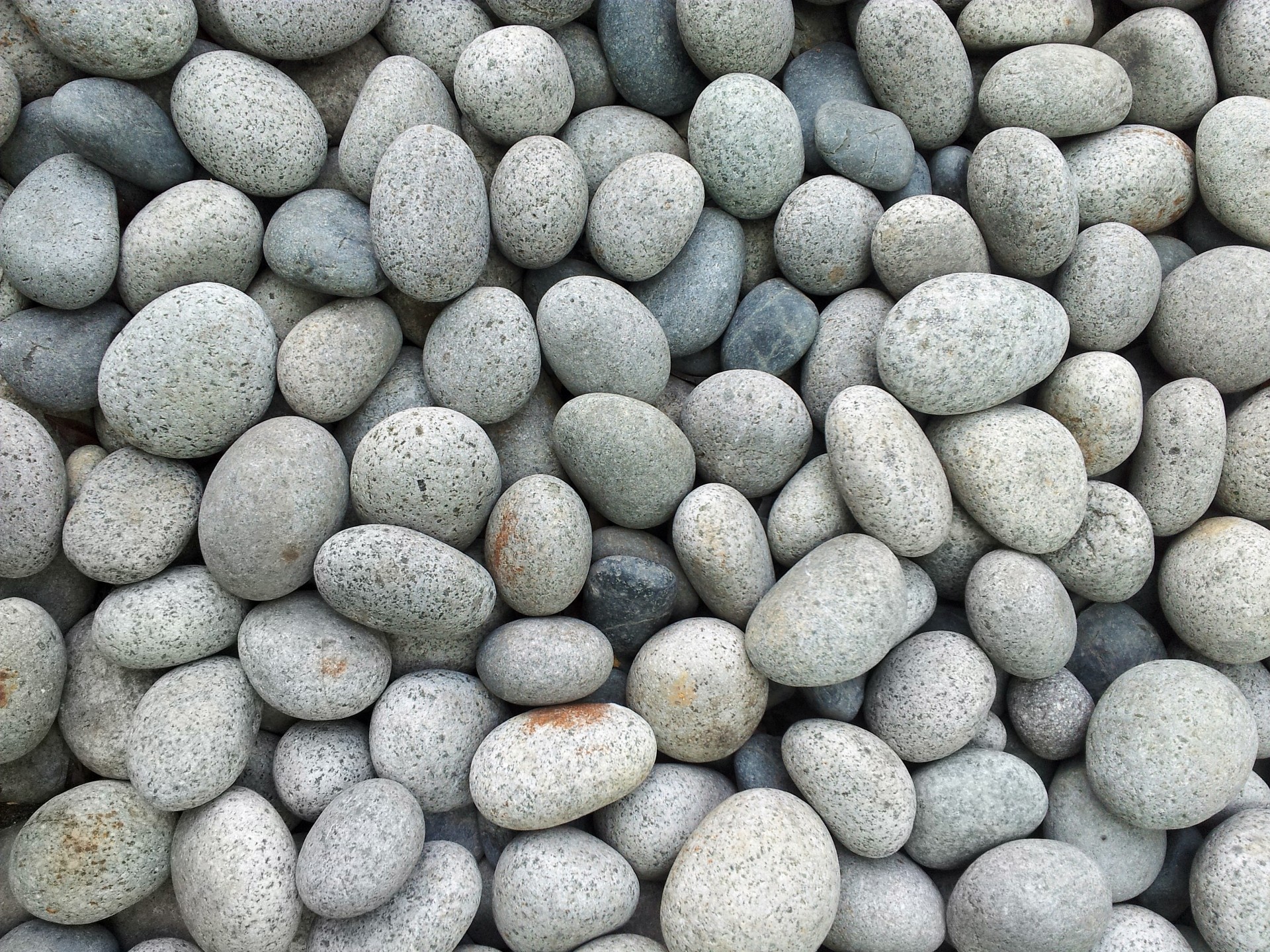 Otoczaki: kamienie ozdobne czy materiał budowlany?