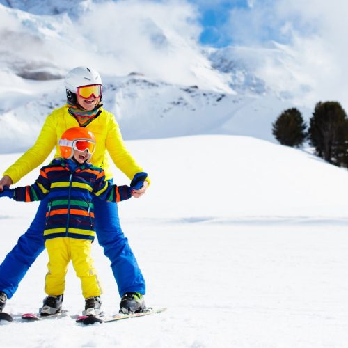 Dziecko na nartach – od jakiego wieku może zacząć jazdę?